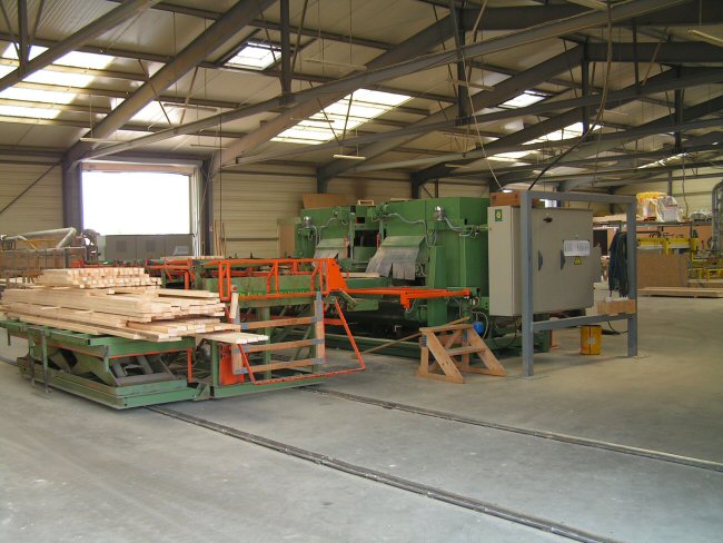 Empileur automatique de fermettes en sortie de chaîne